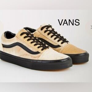 Vans Women's Beige and Black Sneakers